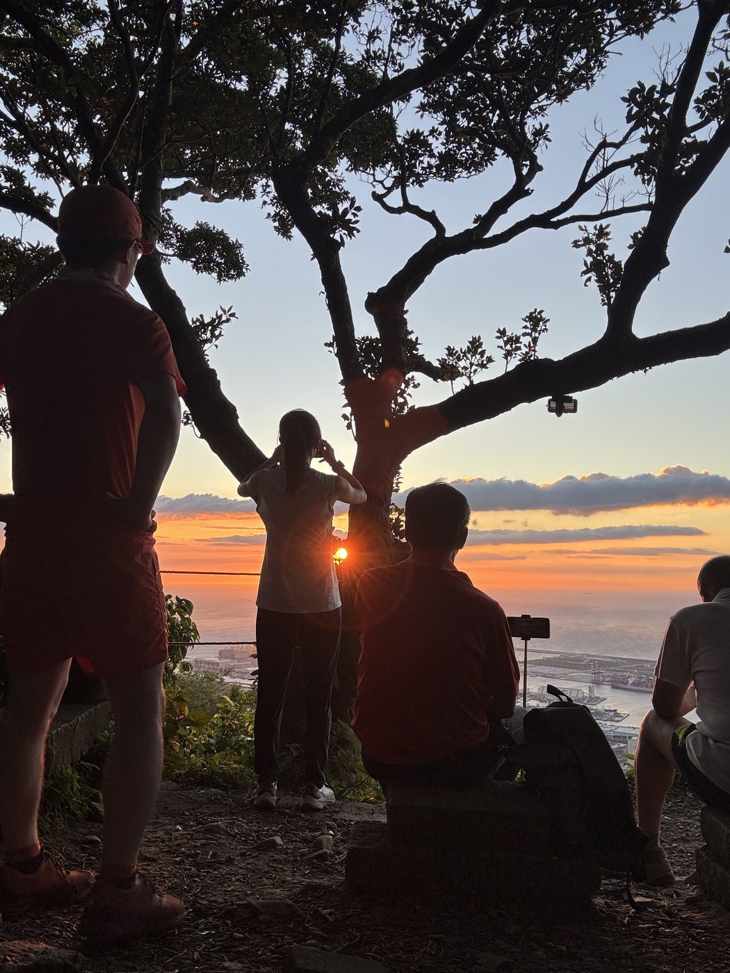 夕景を眺める歩く旅の視察写真